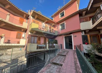 Edificio all\'aperto - Quadrilocale via prima
 
18, Aci Catena - foto 2