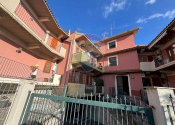 Edificio all\'aperto - Quadrilocale via prima
 
18, Aci Catena - foto 4