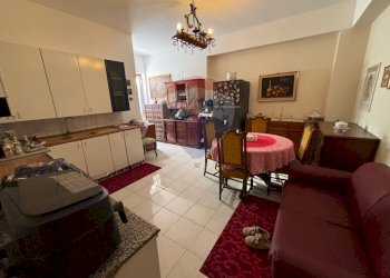 Sala da pranzo - Quadrilocale via prima
 
18, Aci Catena - foto 21