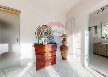 Camera / camera da letto - Villa Via San Leonardo
 
70, Massa - foto 7