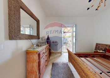 Camera / camera da letto - Villa Via San Leonardo
 
70, Massa - foto 16