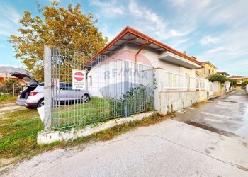 Casa all\'aperto - Villa Via San Leonardo
 
70, Massa - foto 35