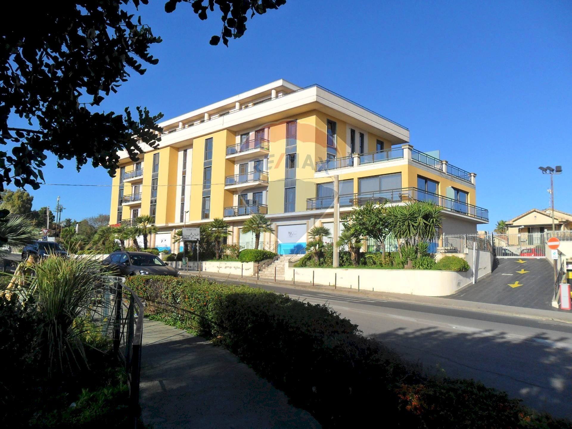 Edificio all\'aperto - Four-room apartment Viale della Regione
 
232, Caltanissetta - photo 2