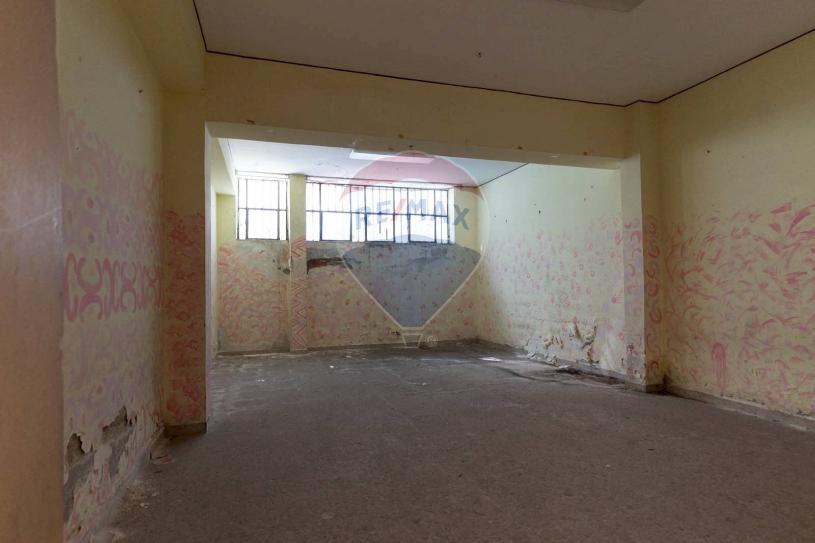 Stanza vuota - Warehouse strada statale 114, Messina - photo 1