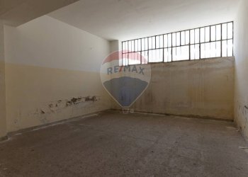 Stanza vuota - Magazzino strada statale 114, Messina - foto 5