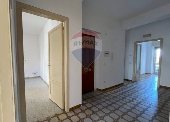 Stanza vuota - Appartamento Via Alessandro Manzoni
 
24, Caltagirone - foto 12