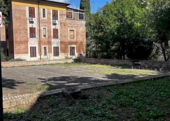 Edificio all\'aperto - Four-room apartment Roma - photo 6