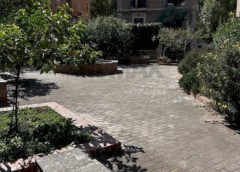 Edificio all\'aperto - Four-room apartment Roma - photo 9