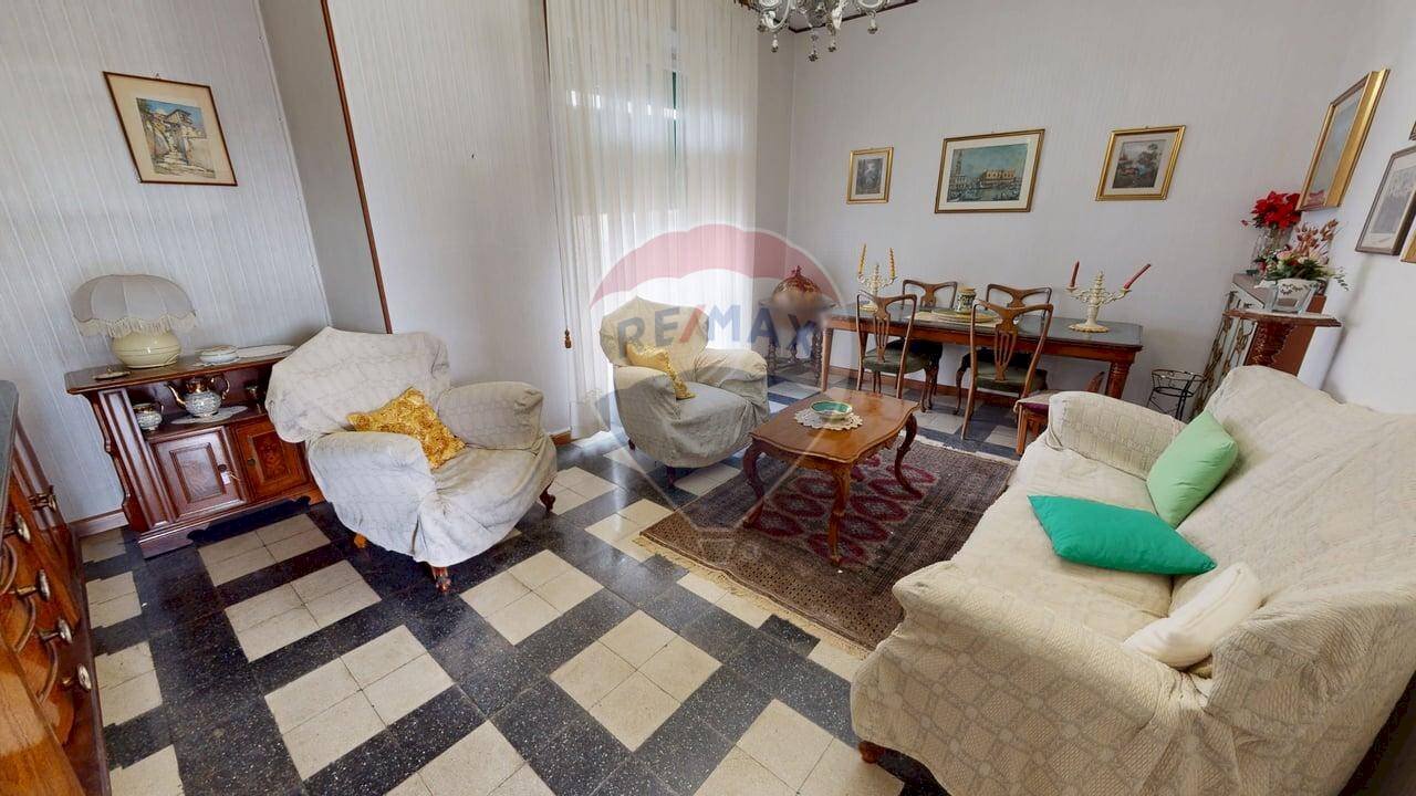 Salone - Apartment Via Pietro Parnisetti
 
15, Alessandria - photo 1