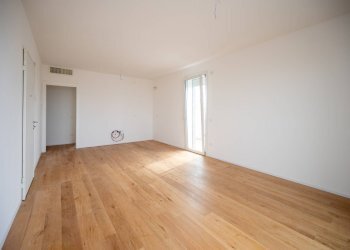 Foto 9 - Attico V. Pordenone
 
1, Jesolo - foto 9