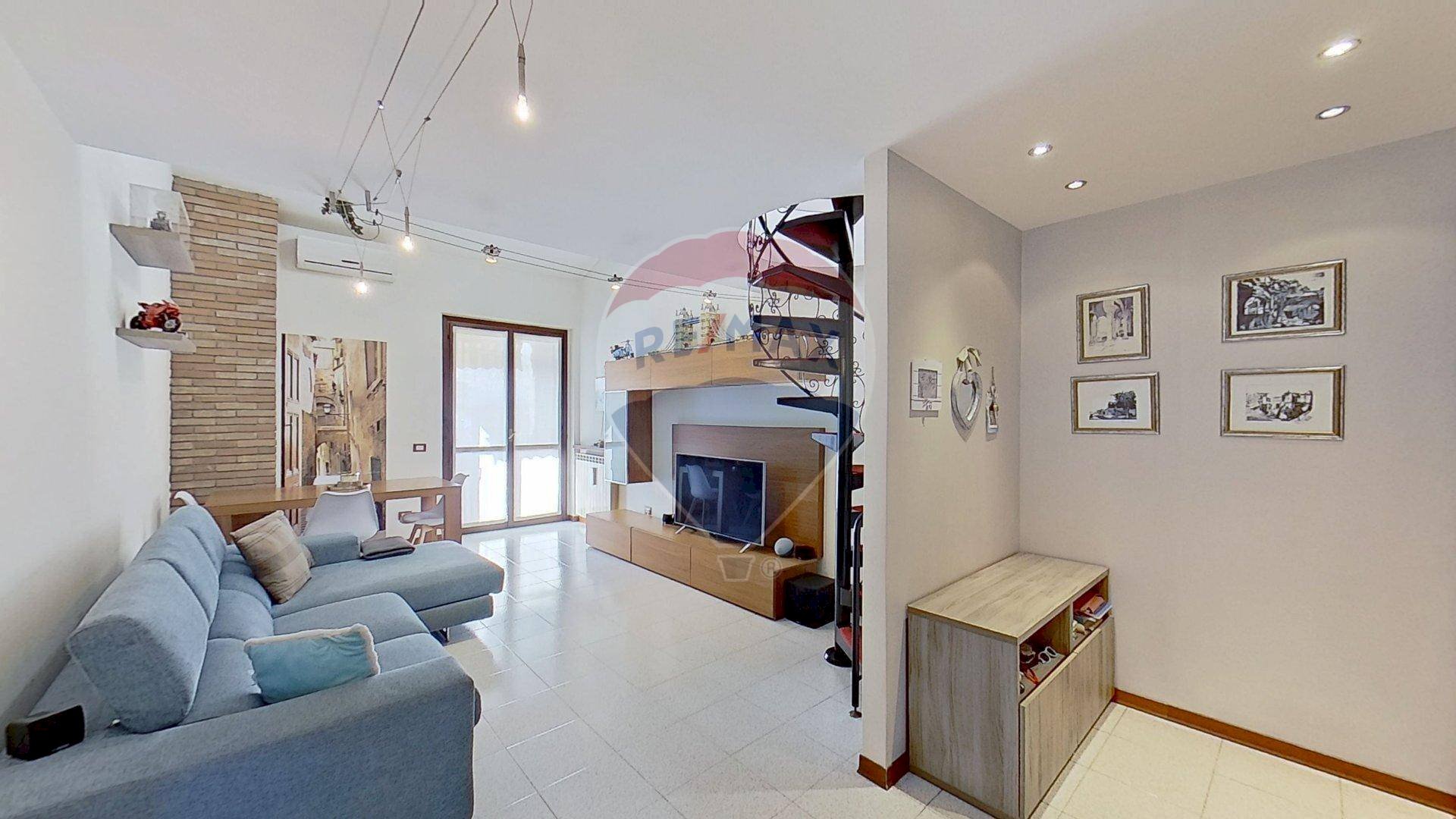 Soggiorno - Four-room apartment VIA DELLA PERGOLA
 
3, Busto Arsizio - photo 2