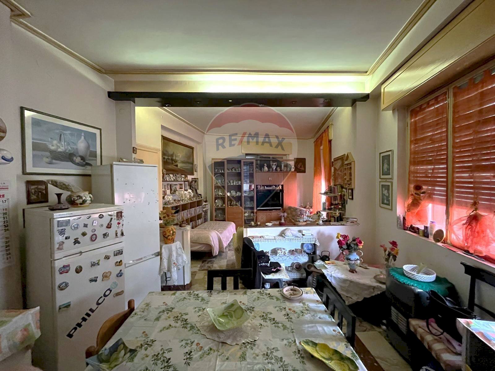 Sala da pranzo - Appartamento Corso Vittorio Veneto
 
440, Ragusa - foto 1