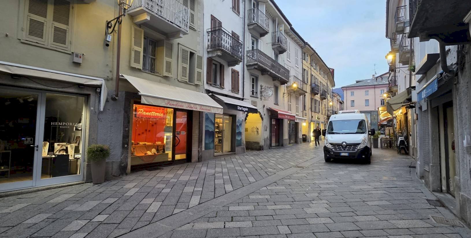 Foto 2 - Attività Commerciale Via Aubert
 
22, Aosta - foto 2