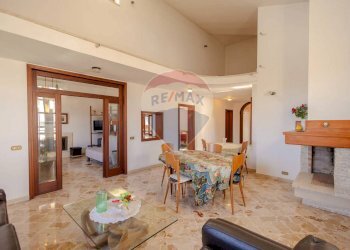 Sala da pranzo - Villa Via Alcide De Gasperi
 
21, Alberobello - foto 35