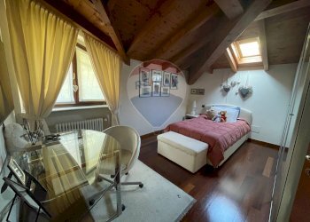 Camera / camera da letto - Villa via Primo Maggio
 
13, Montano Lucino - foto 17