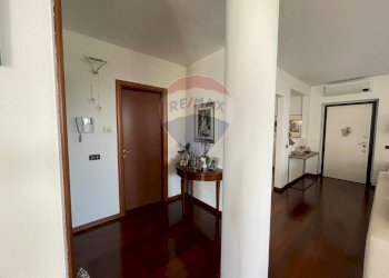 Hall / corridoio - Villa via Primo Maggio
 
13, Montano Lucino - foto 30