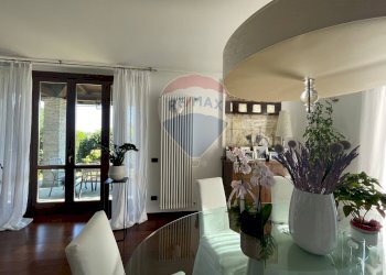 Sala da pranzo - Villa via Primo Maggio
 
13, Montano Lucino - foto 39