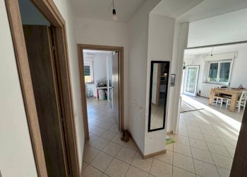 Corridoio - Three-room apartment via Orocco, 5, Comerio - photo 6