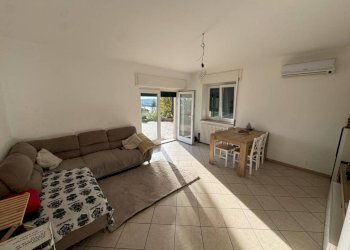 Salone - Three-room apartment via Orocco, 5, Comerio - photo 1