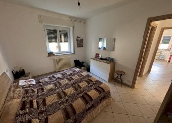 Camera da letto - Three-room apartment via Orocco, 5, Comerio - photo 9