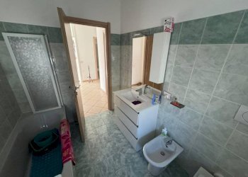 Bagno - Three-room apartment via Orocco, 5, Comerio - photo 12