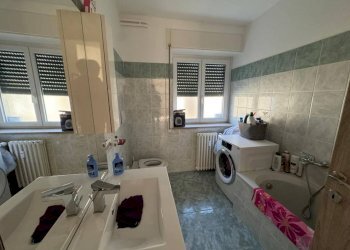 Bagno - Three-room apartment via Orocco, 5, Comerio - photo 13