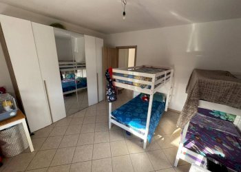 Camera da letto - Three-room apartment via Orocco, 5, Comerio - photo 15