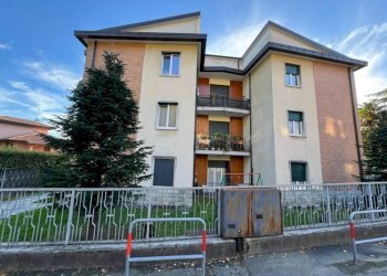Facciata - Three-room apartment via Orocco, 5, Comerio - photo 4
