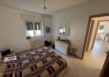 Camera da letto - Three-room apartment via Orocco, 5, Comerio - photo 9