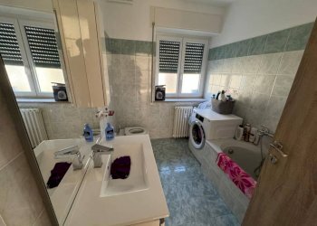 Bagno - Three-room apartment via Orocco, 5, Comerio - photo 13