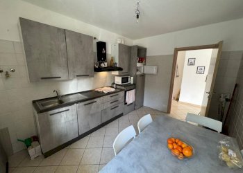 Cucina - Three-room apartment via Orocco, 5, Comerio - photo 25