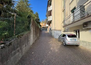 Posto macchina - Three-room apartment via Orocco, 5, Comerio - photo 48
