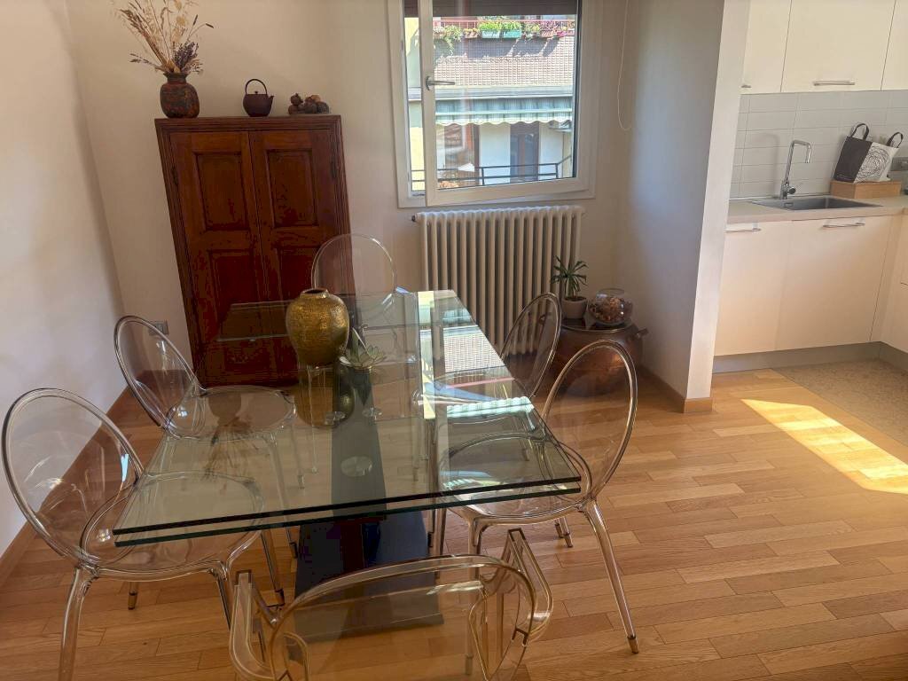 Sala da pranzo - Three-room apartment via Laura Bassi Veratti, Bologna (neighborhood Murri) - photo 2