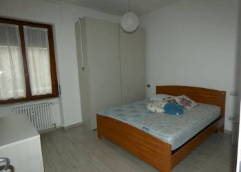 Camera da letto - Trilocale via Nazario Sauro, Alba - foto 2