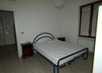 Camera da letto - Trilocale via Nazario Sauro, Alba - foto 5