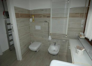 Bagno - Three-room apartment via Nazario Sauro, Alba - photo 9