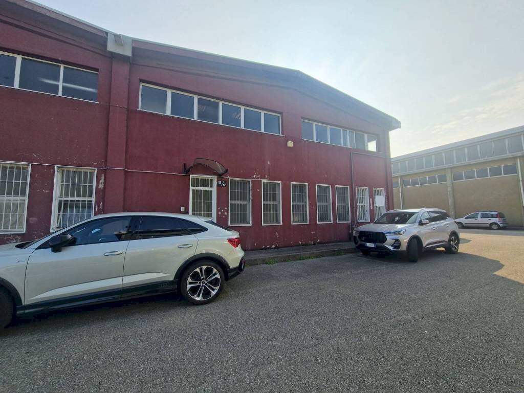 Facciata - Capannone via delle Industrie, Arese - foto 3