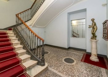 Interno palazzo - Three-room apartment via Carlo Alberto, 44, Torino (neighborhood Centro) - photo 4