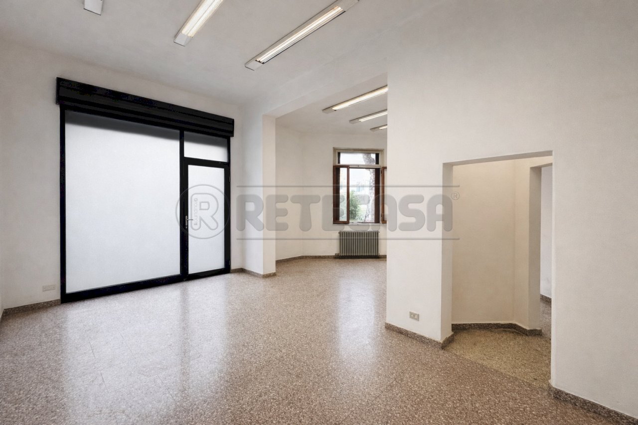 NEGOZIO - Commercial Premises Via Giovanni Gradenigo 2, Padova - photo 2