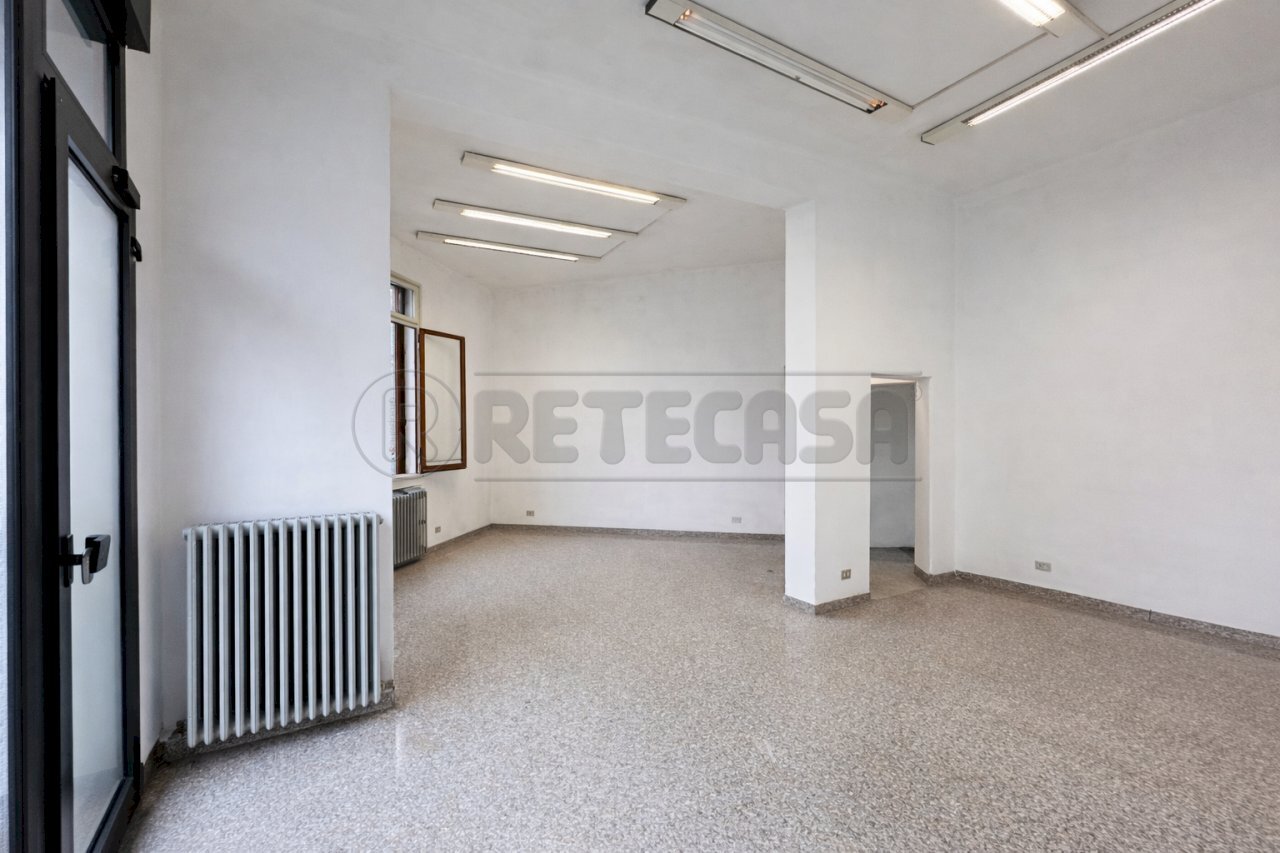 NEGOZIO - Commercial Premises Via Giovanni Gradenigo 2, Padova - photo 3