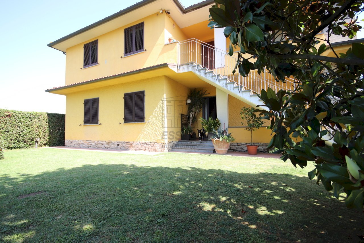 Villa singola divisa in 2 appartamenti, pronta, Ca - Villa Via di Paganico 115, Capannori - foto 1
