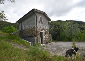 2.jpg - Rustic Via Carignano, Fosdinovo - photo 12