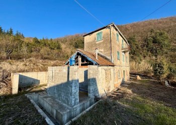 IMG_7585.jpg - Casa indipendente Salita Chiappa di Struppa 20, Genova (zona Staglieno) - foto 10