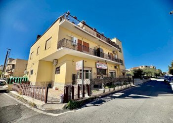 2.jpeg - Locale Commerciale Via di Colle Fiorito 92, Guidonia Montecelio - foto 2