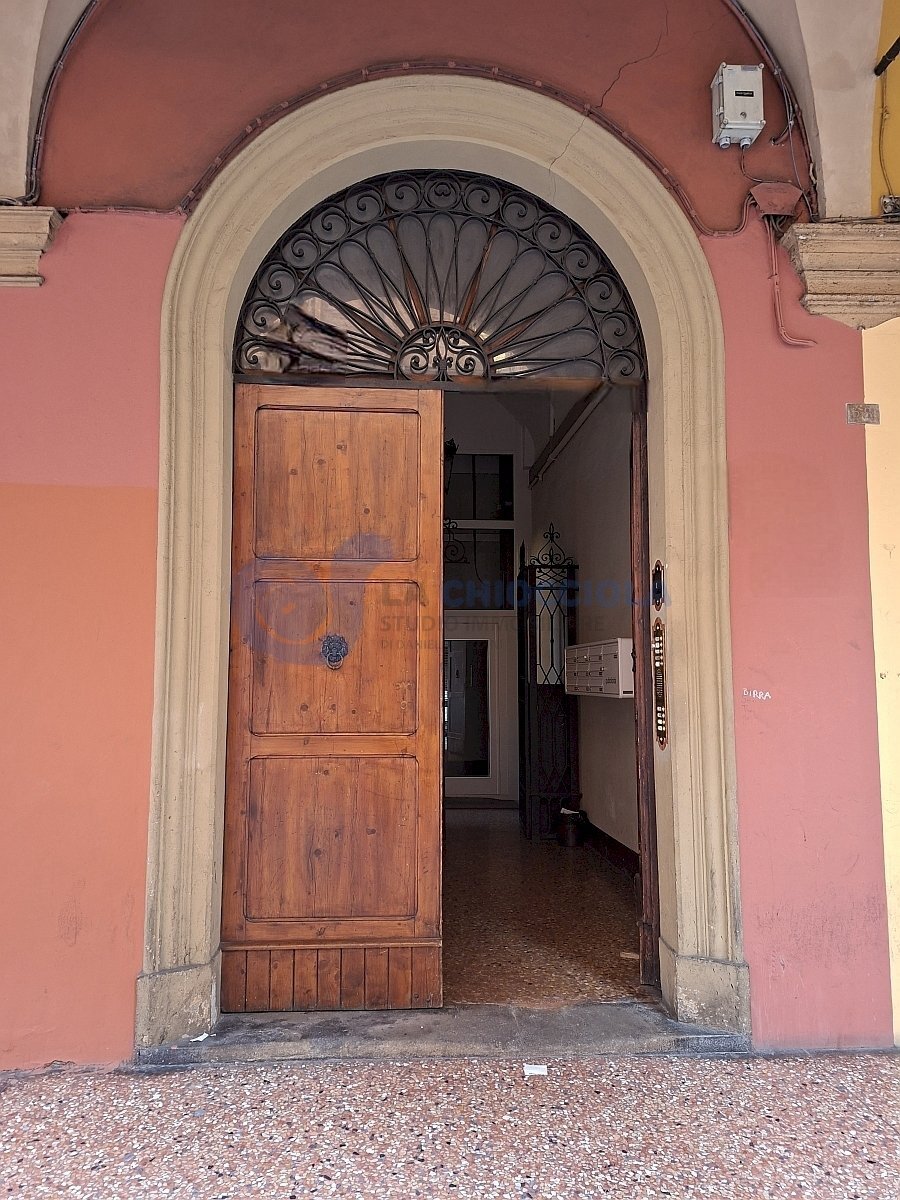 portone ingresso1.jpg - Office Bologna (neighborhood Saragozza) - photo 3
