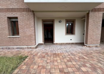 IMG_3711.JPG - Quadrilocale Reggio nell'Emilia - foto 2