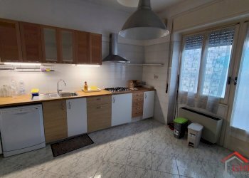 2.2 Cucina (3).jpg - Appartamento VIA GIAN PIETRO SERY 14A, Genova (zona Sestri Ponente) - foto 6