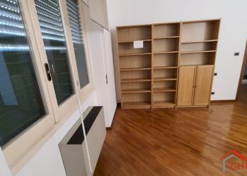 4.1 Camera bis (2).jpg - Appartamento VIA GIAN PIETRO SERY 14A, Genova (zona Sestri Ponente) - foto 10