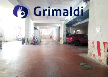 IMG_20250917_113958.jpg - Box Napoli (zona Montecalvario) - foto 1