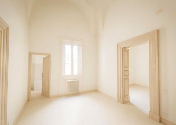 Interno luminoso con soffitto ad arco.png - Appartamento Vico dei Fieschi 2, Lecce - foto 5